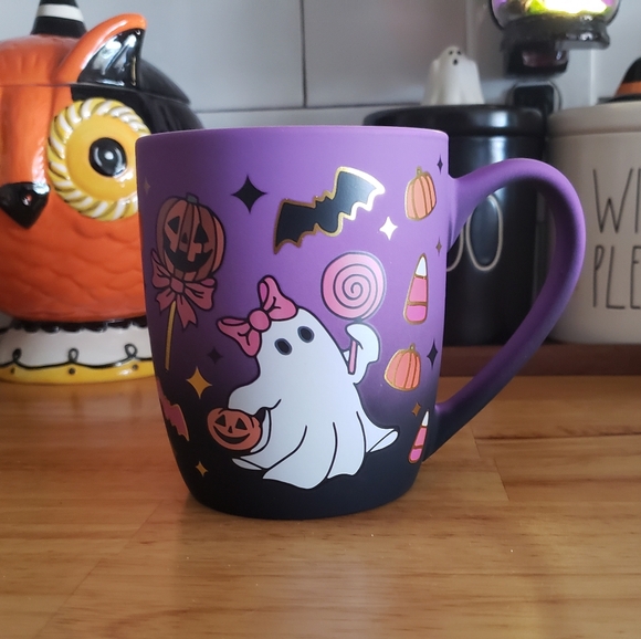 🎃 NWOT Cobwebs & Cauldrons Matte Purple Ghost Candy Mug Purple - Picture 2 of 6
